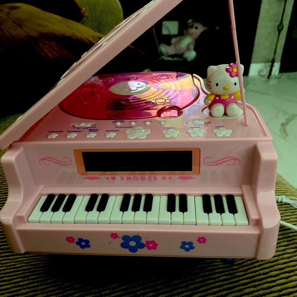 Rare hello kitty cd player / alarm clock